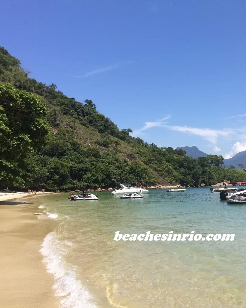 Ilha Guaíba – Island of Mangaratiba, Rio de Janeiro, surrounded by lush Atlantic Forest, featuring natural rock pools, emerald-green waters, and a rustic shoreline with untouched vegetation.