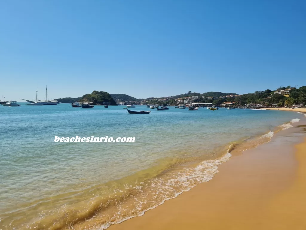 Scenic view of Praia do Canto in Buzios, Brazil, with crystal-clear waters and boats along the coast near Rua das Pedras, where boat tours depart to visit the best beaches in Buzios.
